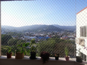 Apartamento amplo, arejado e com ótima localização